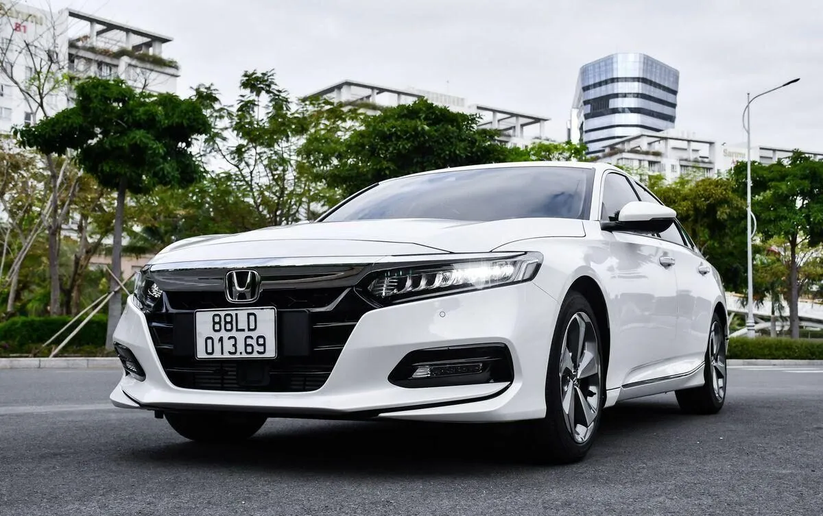 đánh-giá-chi-tiết-ngoại-thất-honda-accord-2023