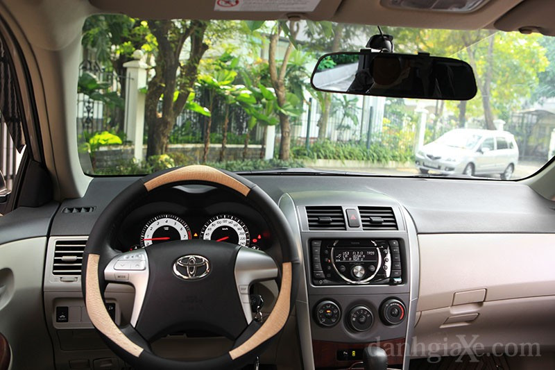 Bảng điều khiển Toyota Altis 2012