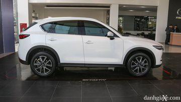 Bên hông Mazda CX-5 2018