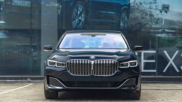 BMW 730Li Pure Excellence 2024 với thiết kế mạnh mẽ