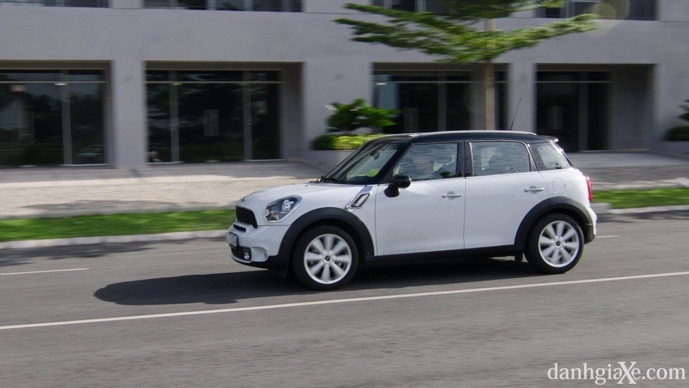 Cảm giác lái MINI Countryman 2015