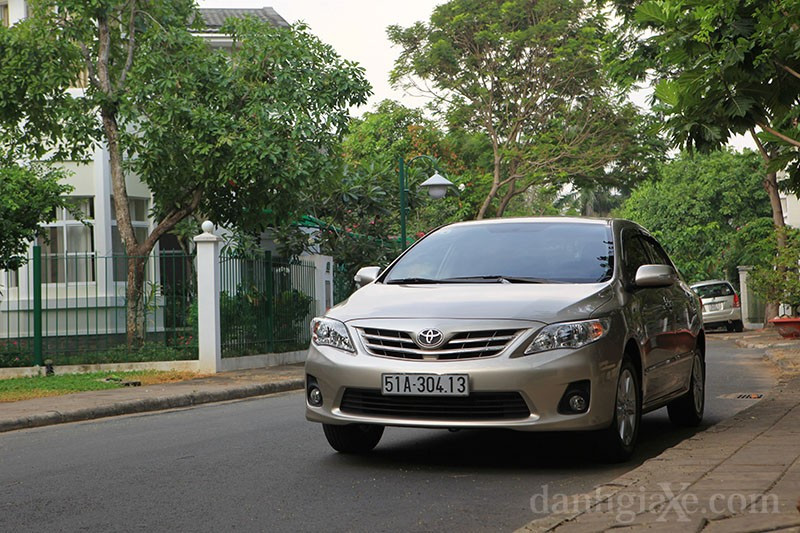 Cảm giác lái trên Toyota Altis 2012