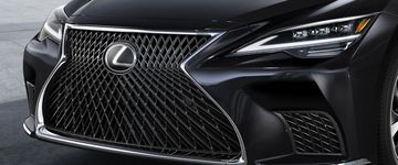 Cận cảnh đầu xe Lexus LS 500 2025 với thiết kế mới