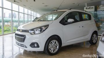 Chevrolet Spark 2018 - Biểu tượng trên đường phố