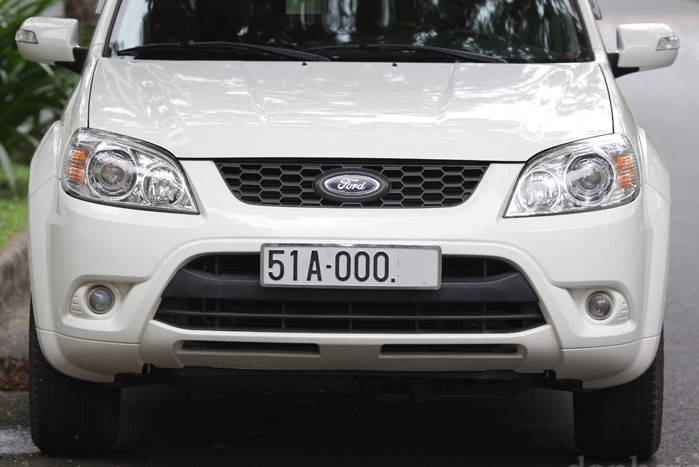 Đầu xe Ford Escape 2010