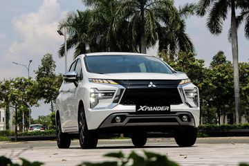 Đầu xe Mitsubishi Xpander AT Premium 2023