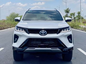 Đầu xe Toyota Fortuner 2023