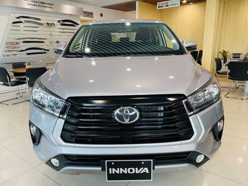 Đầu xe Toyota Innova 2023