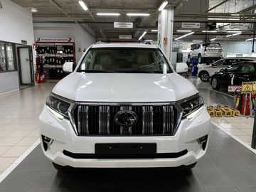 Đầu xe Toyota Land Cruiser Prado 2023