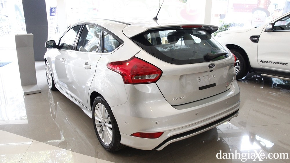 Đèn hậu Ford Focus 2016