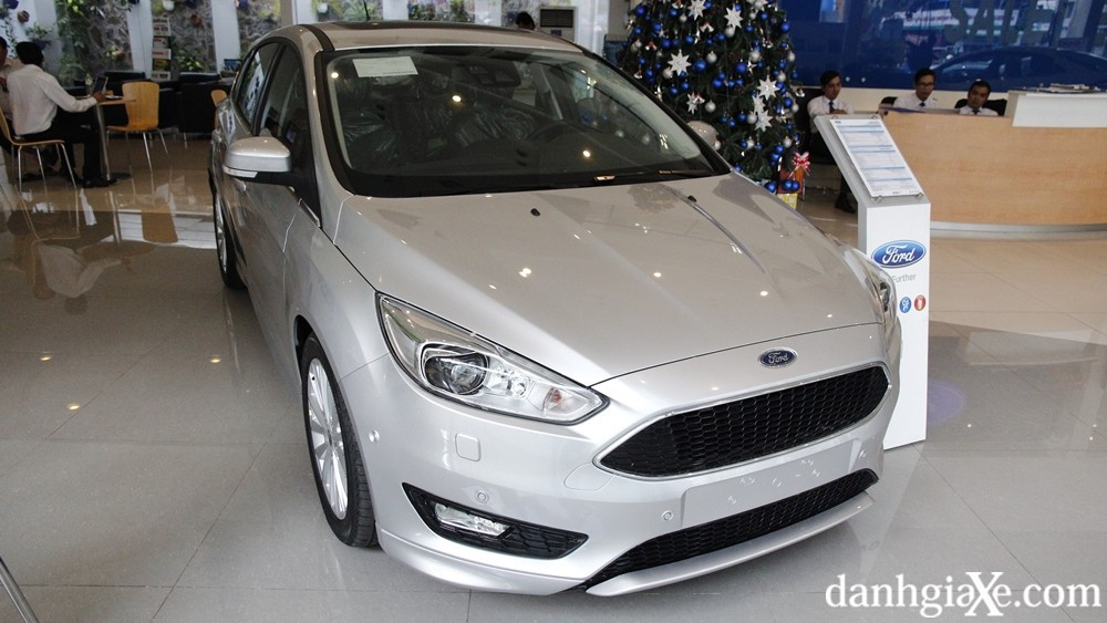 Đèn pha Ford Focus 2016