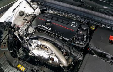 Động cơ xăng I4 Turbo mạnh mẽ của Mercedes GLB 35 AMG 2025