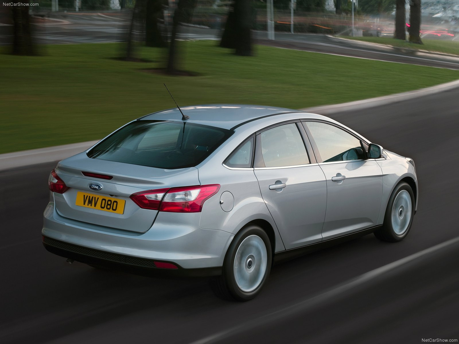 Đuôi xe Ford Focus 2013