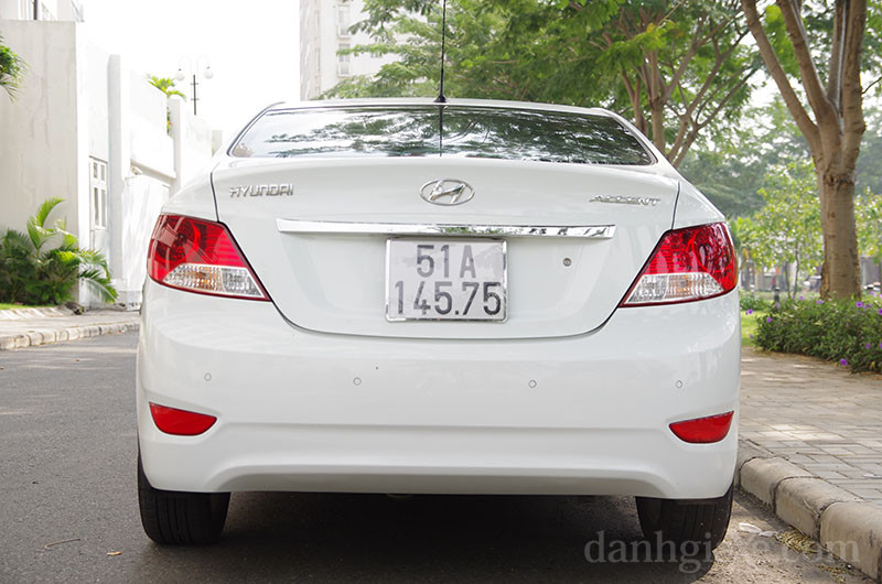 Đuôi xe Hyundai Accent 2012