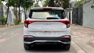 Đuôi xe Kia Carens 2024