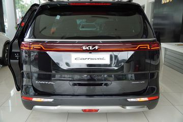 Đuôi xe Kia Carnival 2023