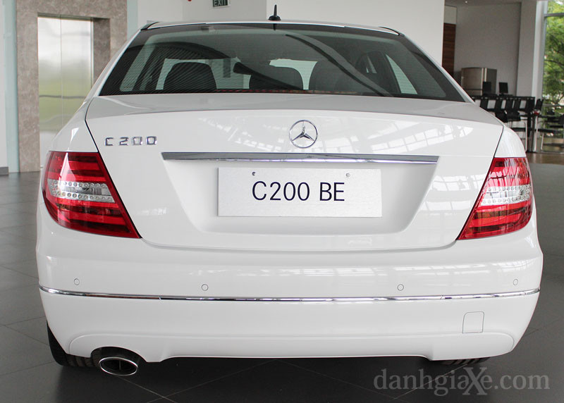 Đuôi xe Mercedes C200 BE