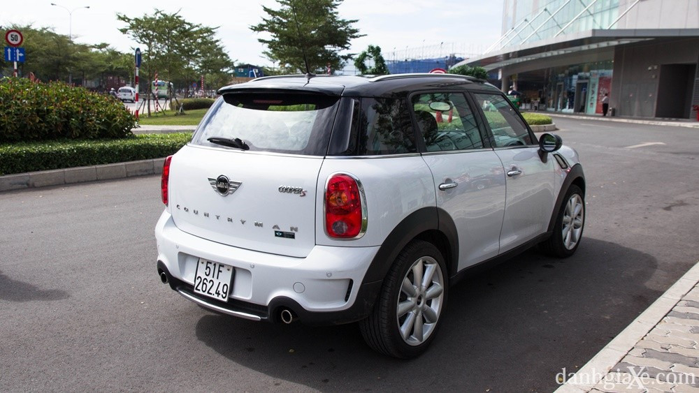 Đuôi xe MINI Countryman 2015