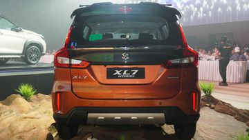 Đuôi xe Suzuki XL7 Hybrid 2024