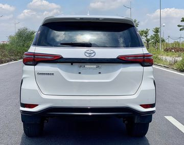 Đuôi xe Toyota Fortuner 2023