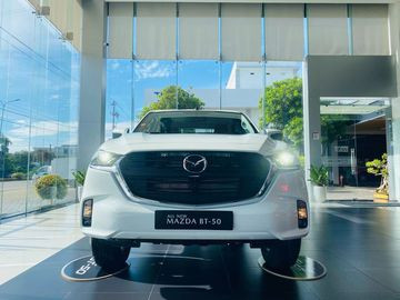 Góc nhìn trước Mazda BT-50