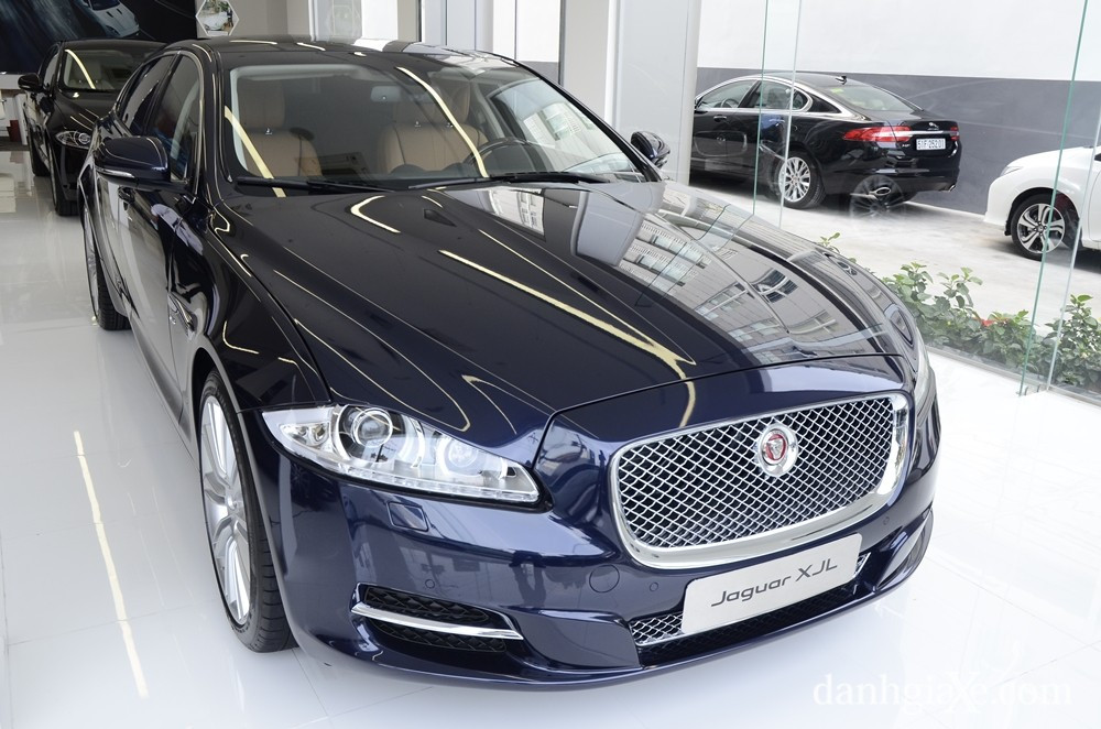 Hệ thống an toàn của Jaguar XJ 2015