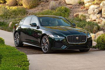 Jaguar XF 2025 với thiết kế lịch lãm và sang trọng