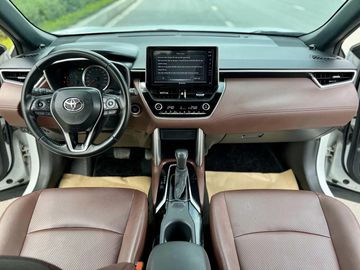 Khoang lái Toyota Corolla Cross 2023