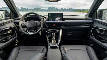 Khoang lái Toyota Yaris Cross 2024