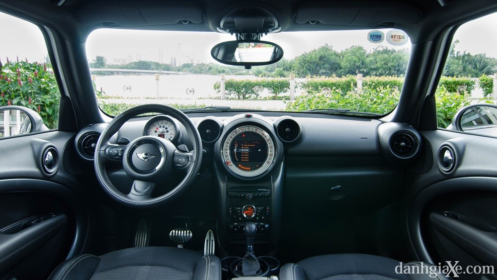 Khoang nội thất MINI Countryman 2015