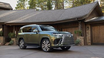 Lexus LX600 Urban 2024 sở hữu thiết kế lịch lãm và sang trọng