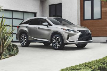 Lexus RX350 2024 có thể vận hành êm ái trên nhiều loại địa hình