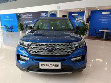 Lưới tản nhiệt và đèn chiếu sáng Ford Explorer 2023