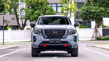 Mặt ca lăng ấn tượng của Nissan Navara 2024