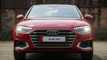 Mặt ca lăng Audi A4 2024