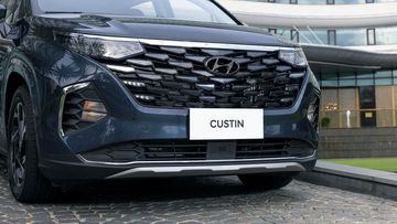 Mặt ca-lăng Hyundai Custin 2024