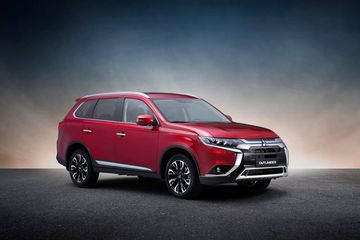 Mitsubishi Outlander 2021 góc nhìn ngang