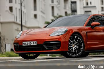 Nắp capo hoàn hảo của Porsche Panamera 2023