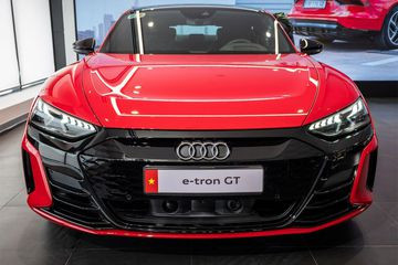 Ngoại thất Audi e-tron GT 2024 với mặt ca lăng độc đáo