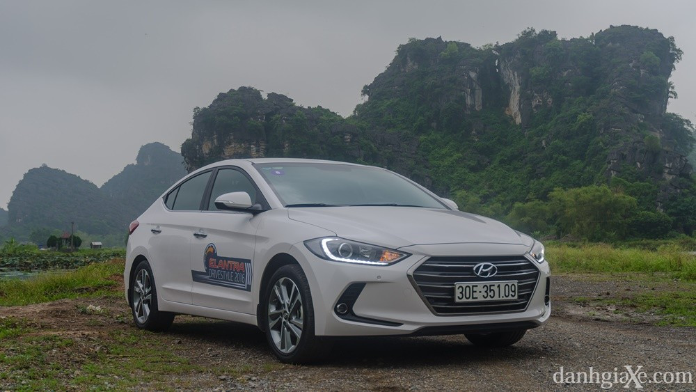 Ngoại thất Hyundai Elantra 2016