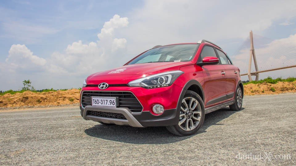 Ngoại thất Hyundai i20 Active 2015