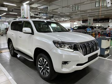 Ngoại thất Toyota Land Cruiser Prado 2023