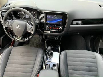 Nội thất Mitsubishi Outlander 2023