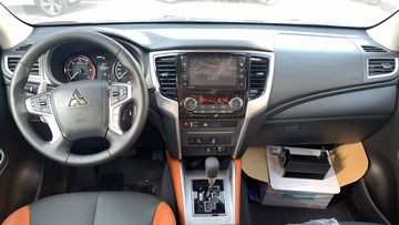 Nội thất Mitsubishi Triton 2024
