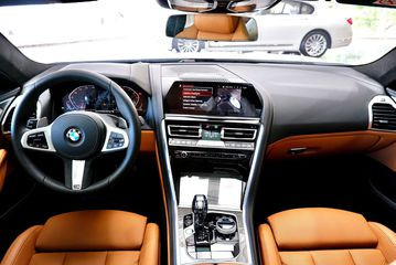 Nội thất sang trọng và hiện đại của BMW 840i 2024