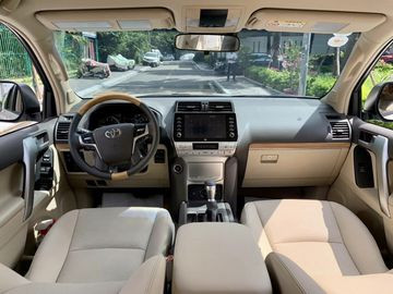 Nội thất Toyota Land Cruiser Prado 2023