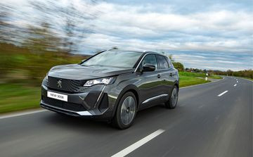 Peugeot 3008 2022 là mẫu SUV nổi bật trong phân khúc