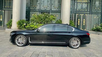 Phần thân xe BMW 730Li 2024