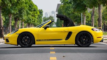 Phần thân xe Porsche 718 Boxster 2024 đậm chất thể thao