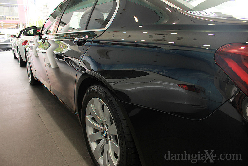 Thân xe BMW 760Li 2013